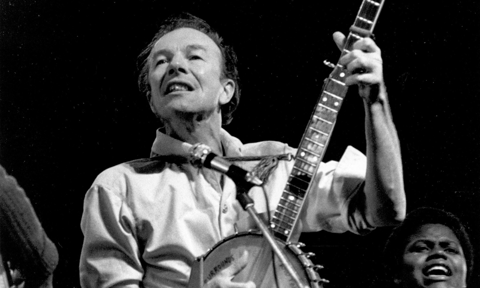 Pete Seeger on stage 1960