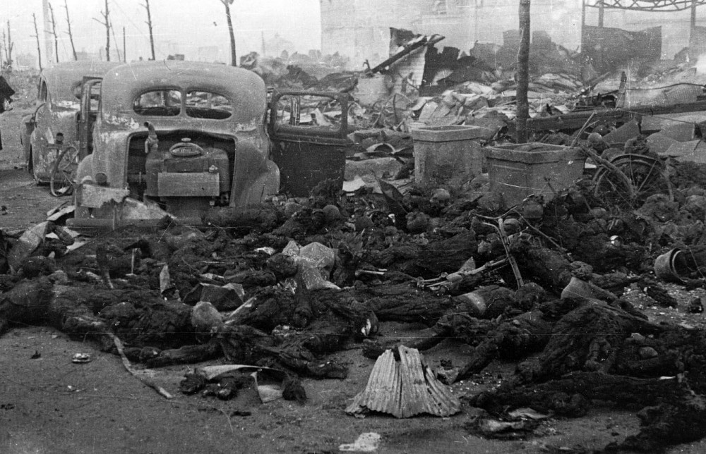 Ο βομβαρδισμός του Τόκυο από τους Αμερικάνους το 1945. Ποια η διαφορά;