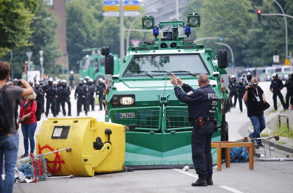 2017-07-07T101351Z_1003181249_UP1ED770SF2LG_RTRMADP_3_G20-GERMANY-BLOCKADE