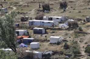 Σε λάσπες κοιμισμένης χώρας – Ο καταυλισμός της Μόριας στη μορφή που υπήρξε και στις σχέσεις που επιζεί